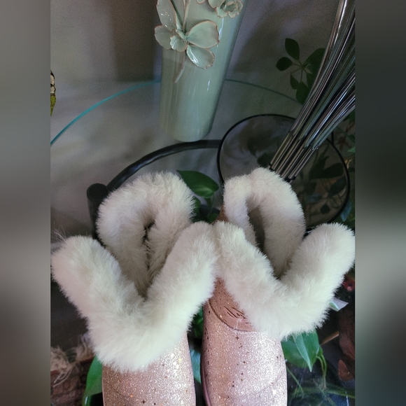 Juicy Couture Girls Winter Fur Boots, Size 4 - Picture 7 of 9